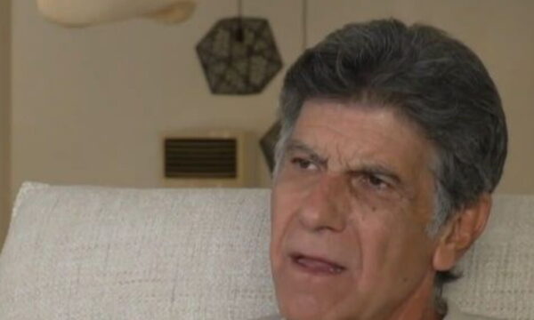 Γιάννης Μπέζος: «Ηθοποιοί μου λένε “κουράστηκα” και τους προτείνω “να πάνε στην οικοδομή για ξεκούραση”»