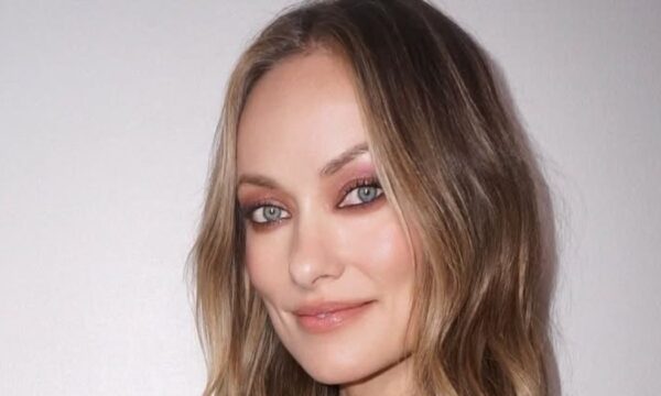 Το rose gold smokey eye της Olivia Wilde είναι η ιδανική επιλογή για όσες επιθυμούν να ξεφύγουν από τα συνηθισμένα
