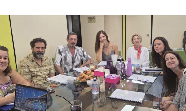 «Θάλασσες μας χώρισαν»: Πρώτη παρουσίαση σεναρίου για τη νέα μίνι σειρά της ΕΡΤ