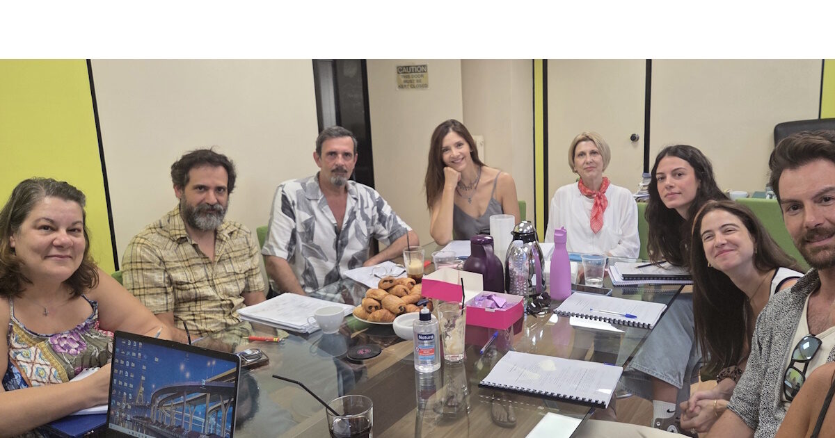 «Θάλασσες μας χώρισαν»: Πρώτη παρουσίαση σεναρίου για τη νέα μίνι σειρά της ΕΡΤ