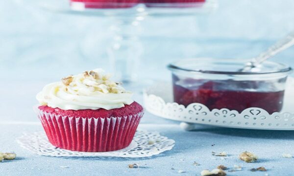 Red Velvet Cupcakes με επικάλυψη λευκής σοκολάτας