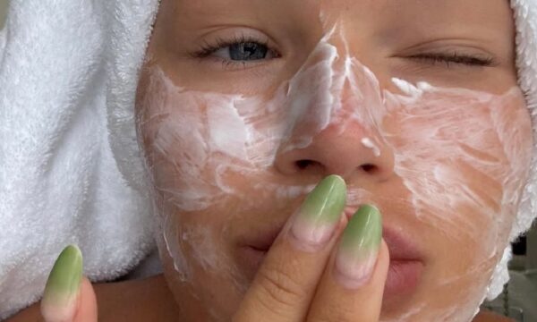 Serum Layering: Πώς να επιτύχετε την αποδοτική και ασφαλή διαστρωμάτωση του skincare σας