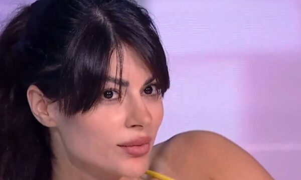 GNTM: Καταπληκτική εμφάνιση με μπικίνι – Η συγκινητική εξομολόγηση για την κόρη της – «Έγινα μητέρα στα 19»