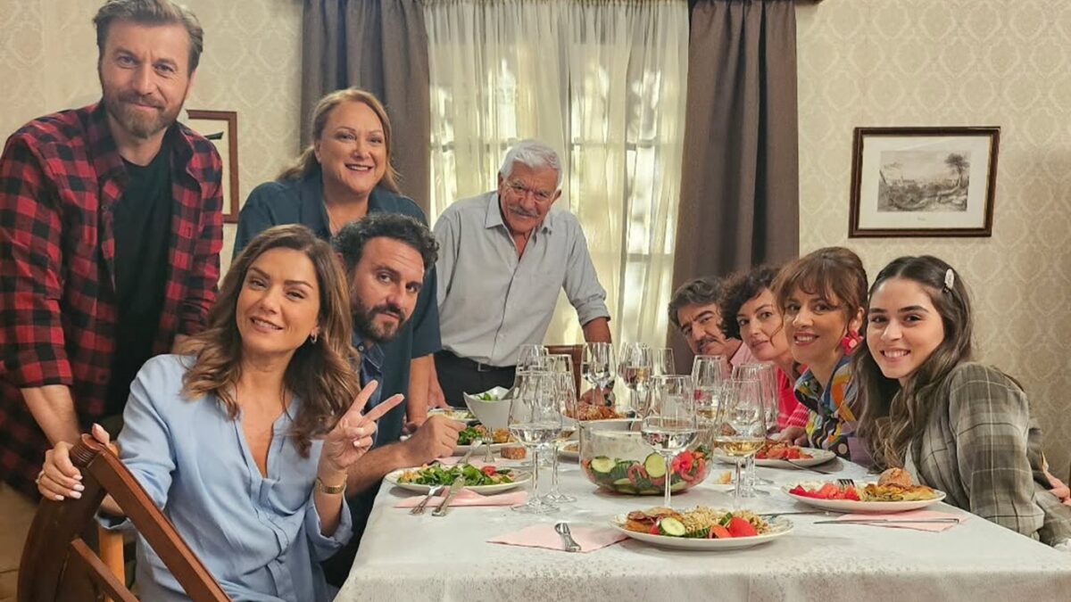 «Το σόι σου» επιστρέφει: Οι Χαμπέοι επανενώνονται γύρω από το τραπέζι τους έξι χρόνια μετά