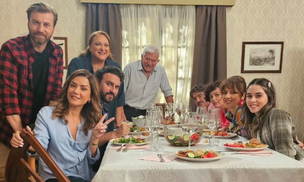 «Το σόι σου» επιστρέφει: Οι Χαμπέοι επανενώνονται γύρω από το τραπέζι τους έξι χρόνια μετά