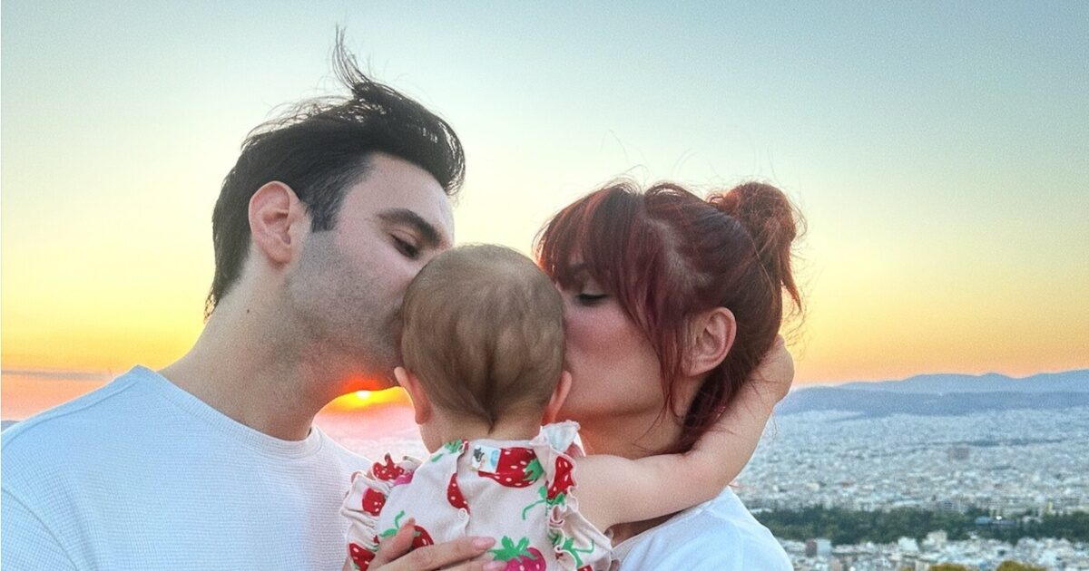 Ίαν Στρατής: «Άρπαξε» τα γυαλιά της Μαίρης Συνατσάκη – Η απάντησή της