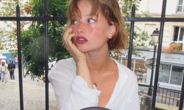 Toasted blush: Η φθινοπωρινή τάση στο ρουζ που αντικαθιστά το ηλιοκαμμένο look