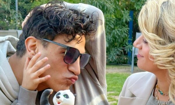 Τζένη Θεωνά – Δήμος Αναστασιάδης: Το λαμπερό baby shower πριν την άφιξη του δεύτερου παιδιού τους