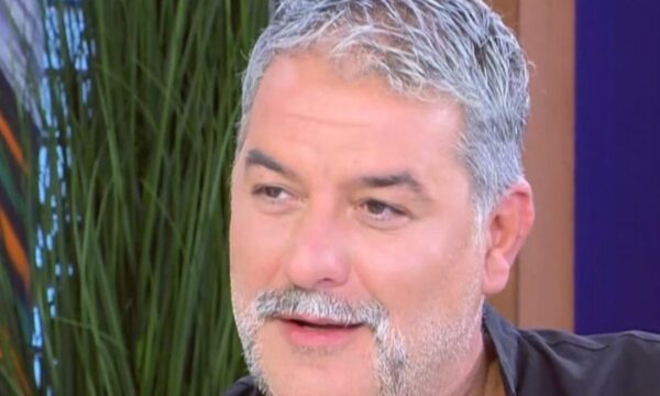 Βασίλης Μπισμπίκης: Μετά από το χάος με τα αυτοκίνητα, εμφανίστηκε στη Ναταλία Γερμανού… σαν να μην έγινε τίποτα