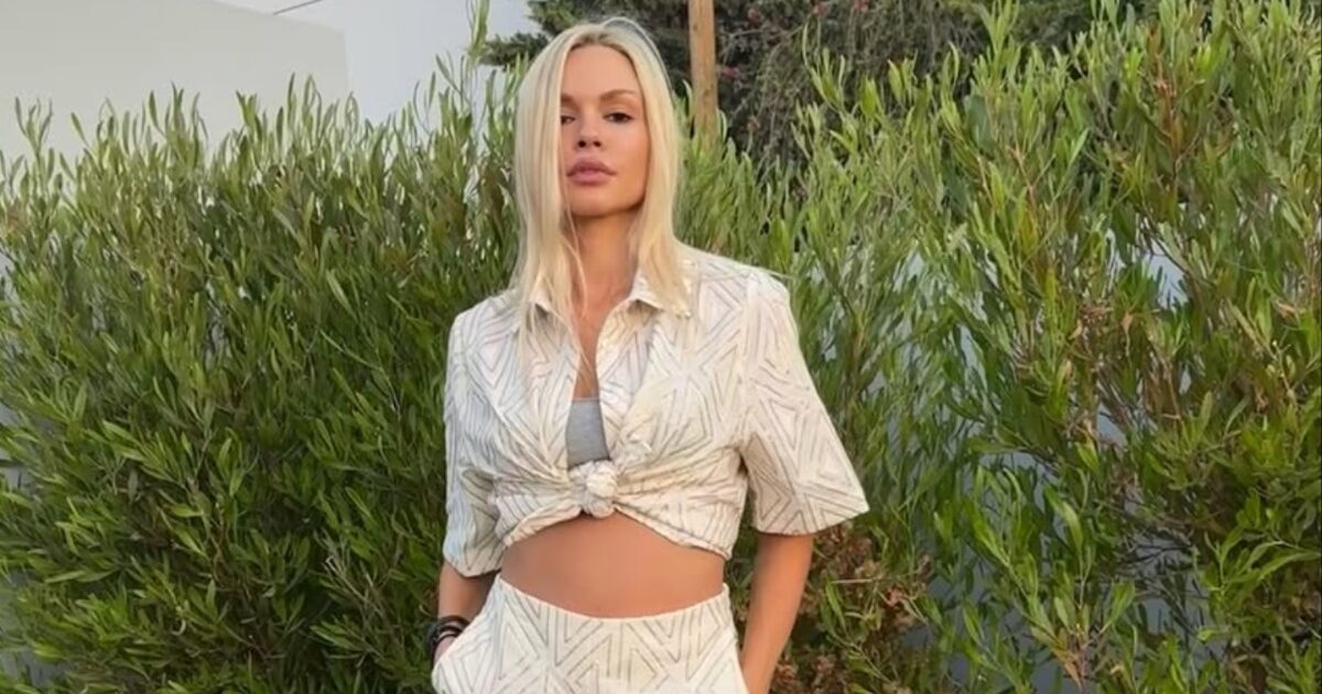 Βίκυ Κάβουρα: Στην παιδική χαρά με την κόρη της να κάνει τα πρώτα της βήματα – Εικόνα