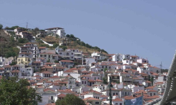 Γιατί η Σκόπελος αποτελεί τον ιδανικό προορισμό για γαλήνιες καλοκαιρινές αποδράσεις
