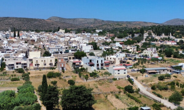 ΒΙΝΤΕΟ: Το χωριό στη Χίο με τις εντυπωσιακές γεωμετρικές διακοσμήσεις στις προσόψεις των κτιρίων