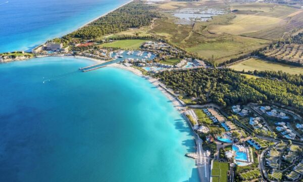 Condé Nast Traveler 2025: Τα κορυφαία resorts στον κόσμο και στην Ευρώπη – Τα ελληνικά ξενοδοχεία στη λίστα