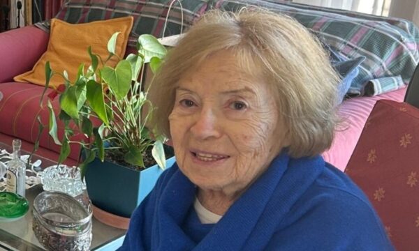 Άννα Κυριακού: «Ήταν δική της θέληση να καεί, επιθυμώντας να γίνει βαζάκι και να βλέπει τον Παρθενώνα», αποκαλύπτει ο γιος της