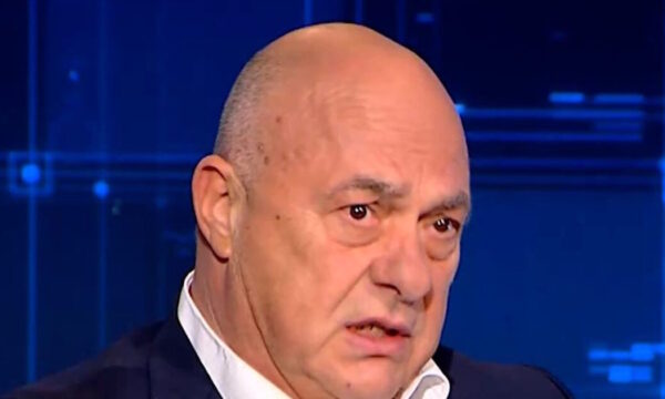 Αχιλλέας Μπέος: «Έχω κάνει έρωτα με μαύρη και ήταν θεά – Μετά από αυτό, είμαι ρατσιστής;»