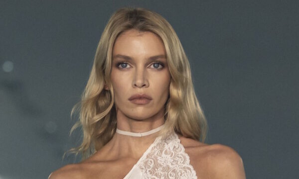Το κρυφό όπλο των makeup artists για λαμπερό και ξεκούραστο βλέμμα