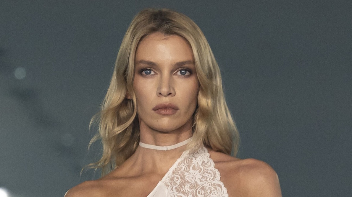 Το κρυφό όπλο των makeup artists για λαμπερό και ξεκούραστο βλέμμα