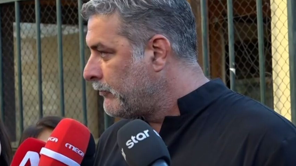 Βασίλης Μπισμπίκης: Νιώθει αμηχανία για τους δικούς του – Έχει απομονωθεί, δεν βγαίνει από το σπίτι του