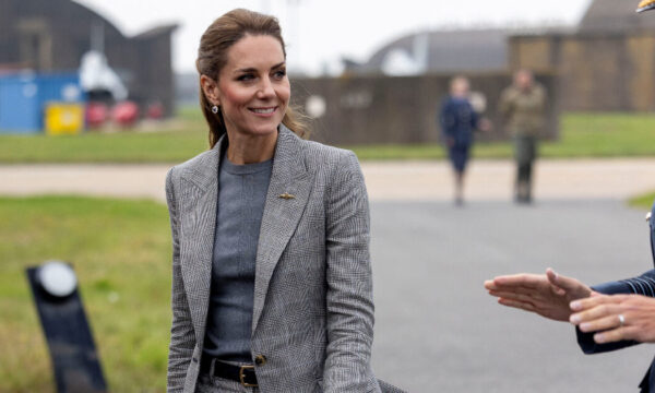 Kate Middleton: Πώς ανανεώνει ένα κλασικό κουστούμι σε χαλαρό στυλ!