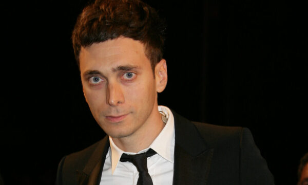 Φήμες θέλουν τον Hedi Slimane να ηγείται του οίκου Armani