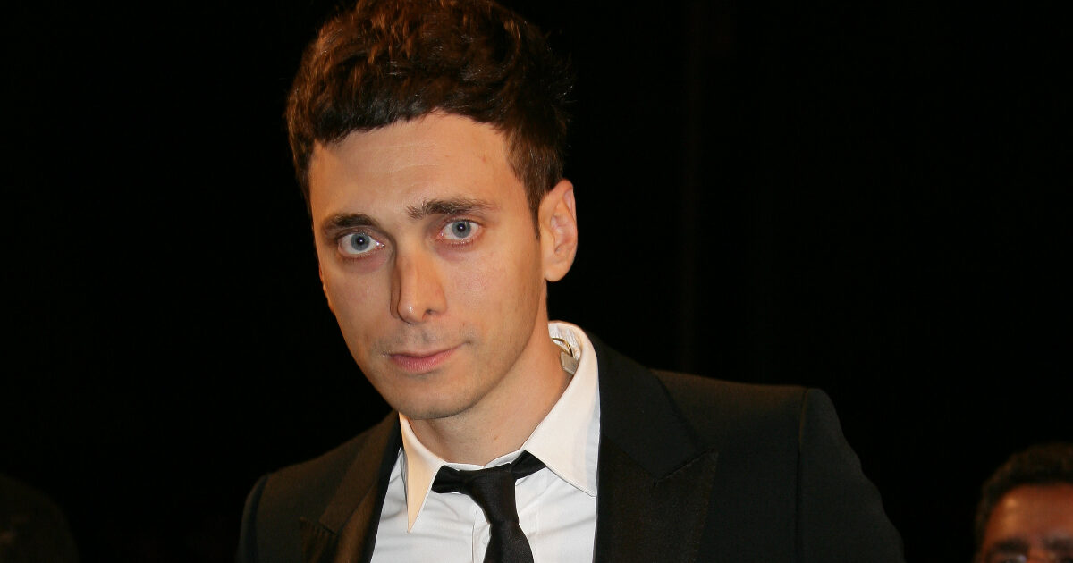 Φήμες θέλουν τον Hedi Slimane να ηγείται του οίκου Armani