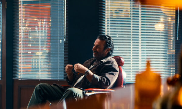 «Γιατί ρε πατέρα»: O Νίκος, ο Φώντας και η Βιβή τολμούν να επισκεφθούν μόνοι τους το σπίτι του Τσατσάνη για να βρουν τα χρήματα