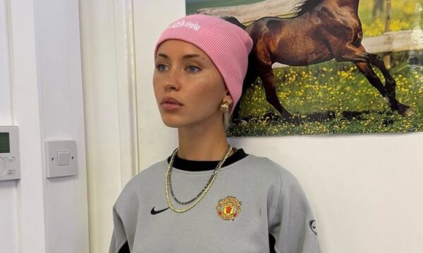 Iris Law: Δοκίμασε το πιο χαρούμενο και γλυκό μανικιούρ του φθινοπώρου