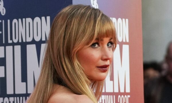 Jennifer Lawrence: Το vintage χτένισμά της θέλουμε να το υιοθετήσουμε τώρα – Και το μακιγιάζ της!