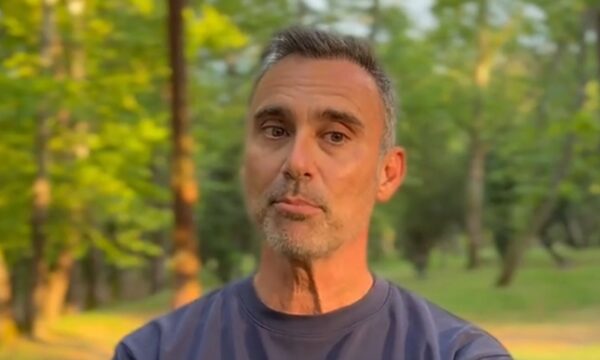 Γιώργος Καπουτζίδης για το περιστατικό με την intersex «θεία Σταματίνα» στις «Σέρρες»: Είμαι ενθουσιασμένος που αφηγείται αυτή η ιστορία
