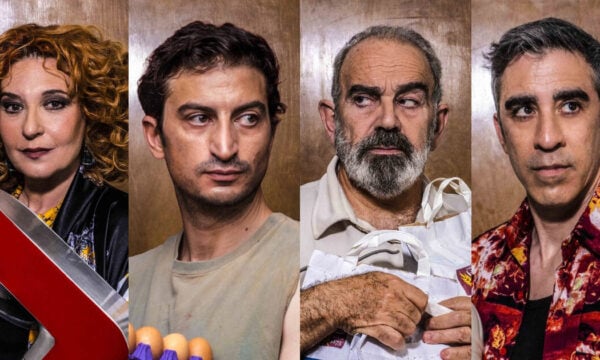 Κέικ: Μια κωμωδία στο θέατρο Εμπορικόν για το νόημα της ζωής και τους λόγους να συνεχίζεις