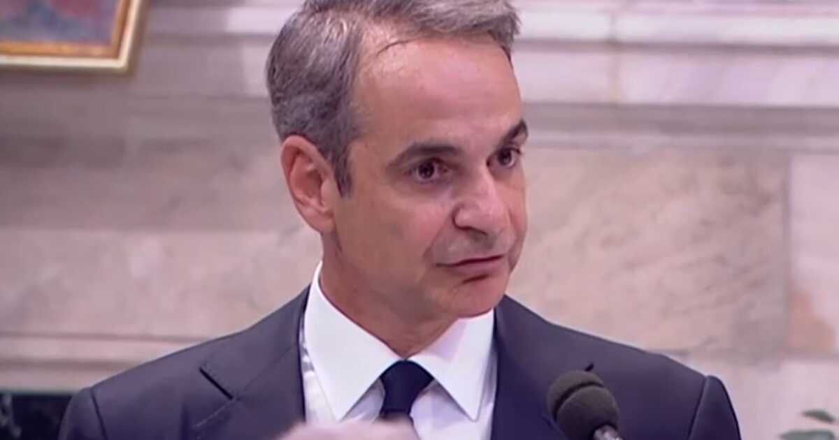 Αποχαιρετισμός Διονύση Σαββόπουλου – Κυριάκος Μητσοτάκης: «Δεν είμαι εδώ απλώς ως φίλος και θαυμαστής, αλλά έχω καθήκον προς έναν σπουδαίο Έλληνα»