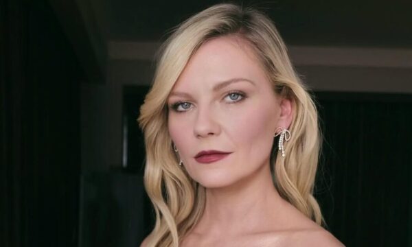 Kirsten Dunst: Στην πρεμιέρα της νέας ταινίας της με vintage Hollywood μαλλιά και κομψό μακιγιάζ