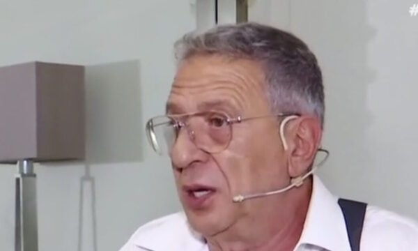 Κώστας Κόκλας: «Επέλεξα την υποκριτική για να αποφεύγω τα πρωινά – Το κινητό μου είναι πάντα στο αθόρυβο»
