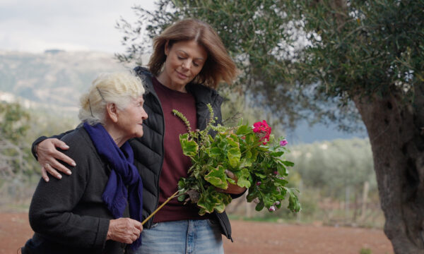 «Η Ζωή σου Όλη»: Η Χριστίνα Βίδου συνομιλεί με την «Κυρά της Χειμάρρας», την εμβληματική φιγούρα του ελληνισμού της Βορείου Ηπείρου