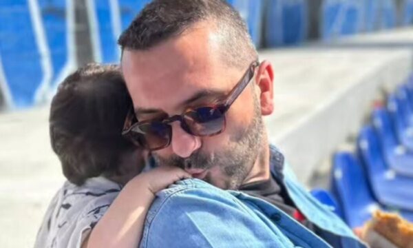 Λεωνίδας Κουτσόπουλος: Το βίντεο στην ακρογιαλιά με τον 3,5 ετών γιο του, Κίμωνα