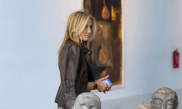 Μαρέβα Γκραμπόφσκι Μητσοτάκη: Με στυλάτο δερμάτινο στο λιμάνι του Πειραιά