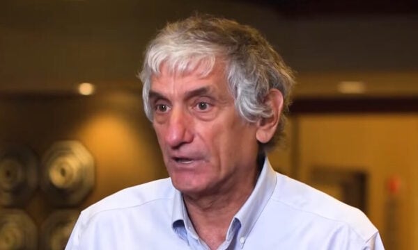 John M. Martinis: Γνωρίστε τον Ελληνοαμερικανό επιστήμονα που βραβεύτηκε με το Νόμπελ Φυσικής 2025