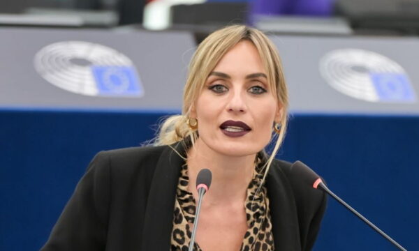 Η έντονη παρέμβαση της Ελεονώρας Μελέτη στο Ευρωπαϊκό Κοινοβούλιο: «Ειρήνη δεν μπορεί να υπάρξει χωρίς γυναίκες»