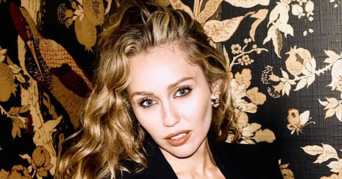 Miley Cyrus: Η χρυσαφένια ανανέωση στα μαλλιά της θυμίζει Hannah Montana!