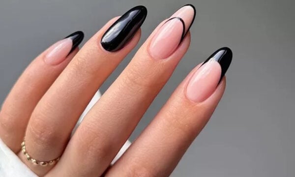 Black is the new black: Το μαύρο μανικιούρ διατηρείται κλασικό και γοητευτικό