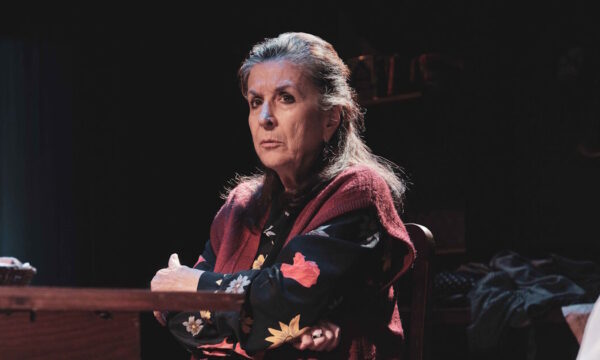 «Μια Ζωή – Ο μονόλογος μιας ράφτρας» του Πέτρου Ζούλια, με τη Νένα Μεντή για δεύτερη χρονιά