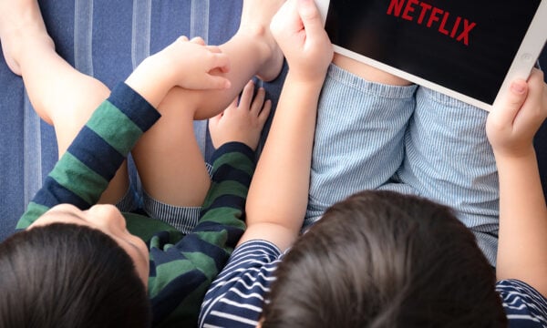 Ακυρώστε το Netflix: Αντιδράσεις από γονείς και πολιτικούς για προώθηση της woke κουλτούρας σε παιδικά προγράμματα