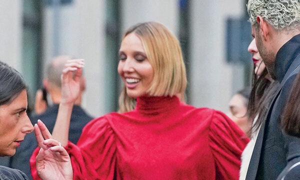 Ολυμπία Ντε Γκρες: Με ανθισμένο look στο fashion show της ανανεωμένης Gucci