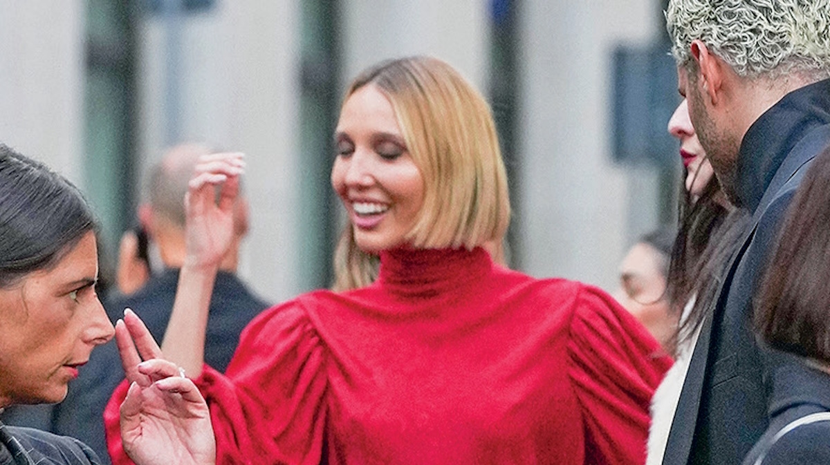 Ολυμπία Ντε Γκρες: Με ανθισμένο look στο fashion show της ανανεωμένης Gucci