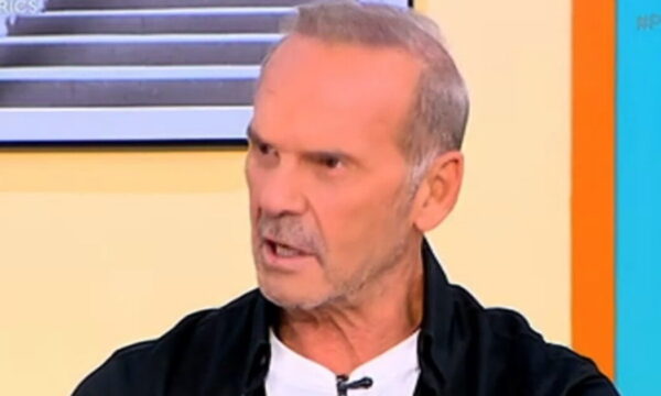 Πέτρος Κωστόπουλος: «Ήταν ντροπή αυτό που συνέβη στην κηδεία του Διονύση Σαββόπουλου»