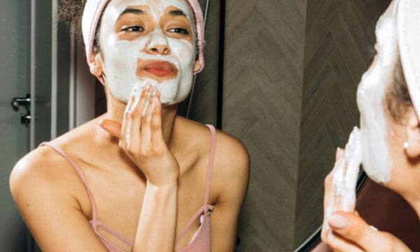 Glass Skin: Η τάση από τη Νότια Κορέα που όλες επιδιώκουν να αποκτήσουν