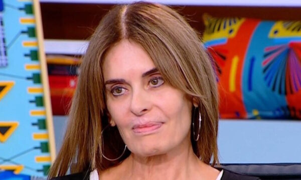Η συγγραφέας Κατερίνα Πλουμιδάκη αποκαλύπτει: «Ανίκανη να κλάψω ή να γελάσω, δεν μπορώ να φιλήσω εδώ και 4 χρόνια»