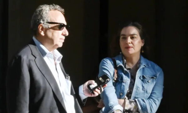 Χρήστος Χωμενίδης – Γωγώ Μπρέμπου: Αποκλειστική βόλτα στο κέντρο της Αθήνας για το ζευγάρι – Εικόνες