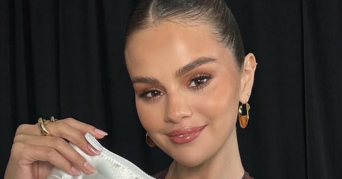 Η Selena Gomez αποκαλύπτει τα μυστικά του νυφικού μακιγιάζ της και παρουσιάζει ένα bridal lip & cheek set