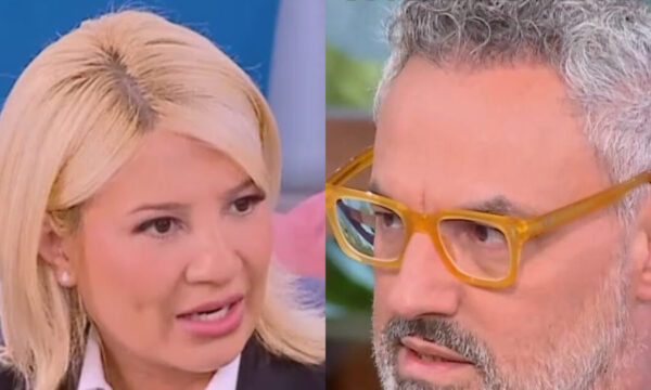 Νίκος Συρίγος προς Φαίη Σκορδά: «Ενώ άλλοι επενδύουν σε ανοησίες για τηλεθέαση, εσείς αναδείξατε τον Σαββόπουλο»